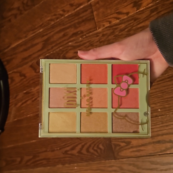 Pixi Hello Kitty glow pallete - Picture 6 of 7